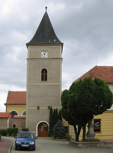 Mohelno, kostelní věž, RomanM82, CC BY-SA 3.0, cs.wikipedia